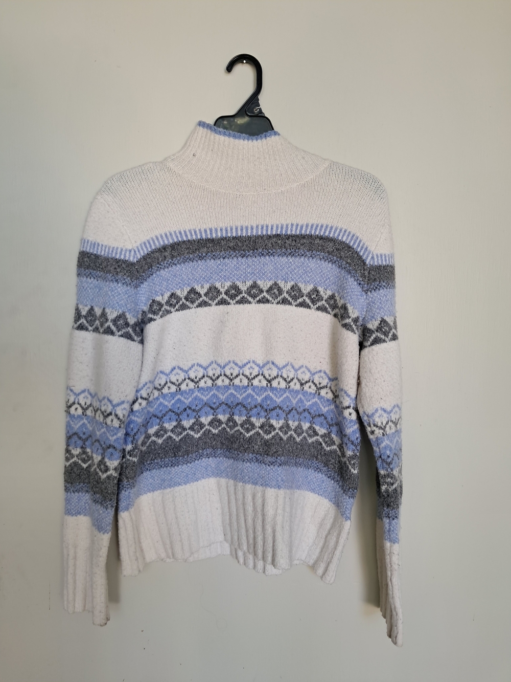 Women's Cream & Light Blue Patterned Turtleneck Sweater